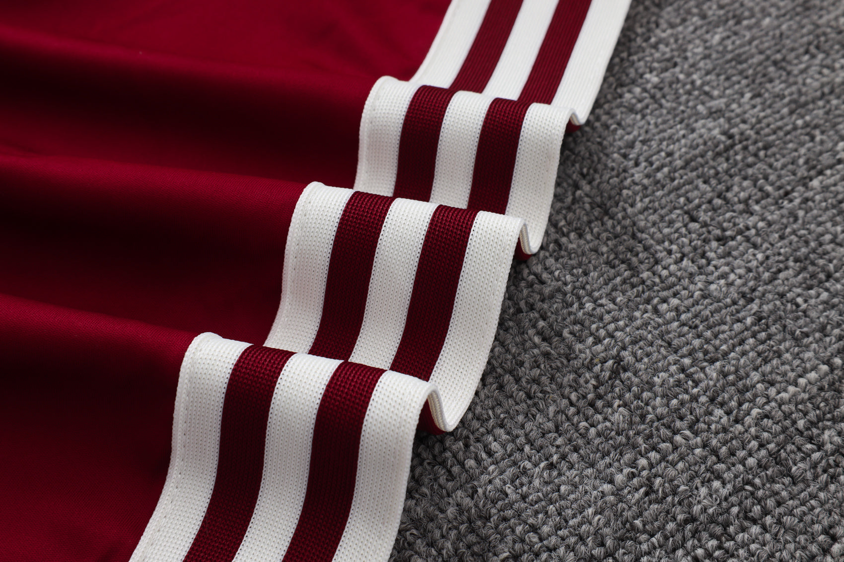 Tracksuit in medium-aged Spanish burgundy Spain