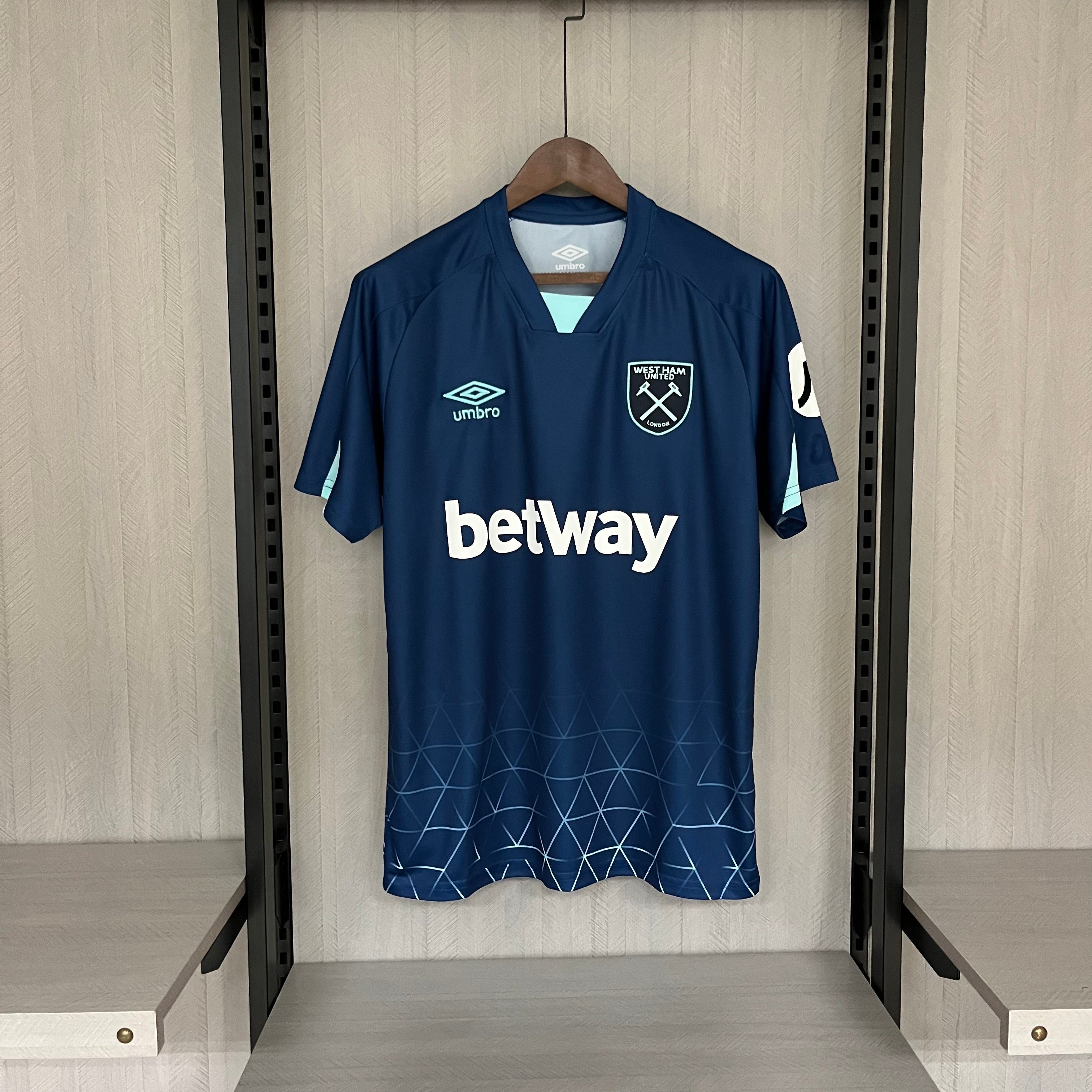 Retro 23/24 West Ham United III