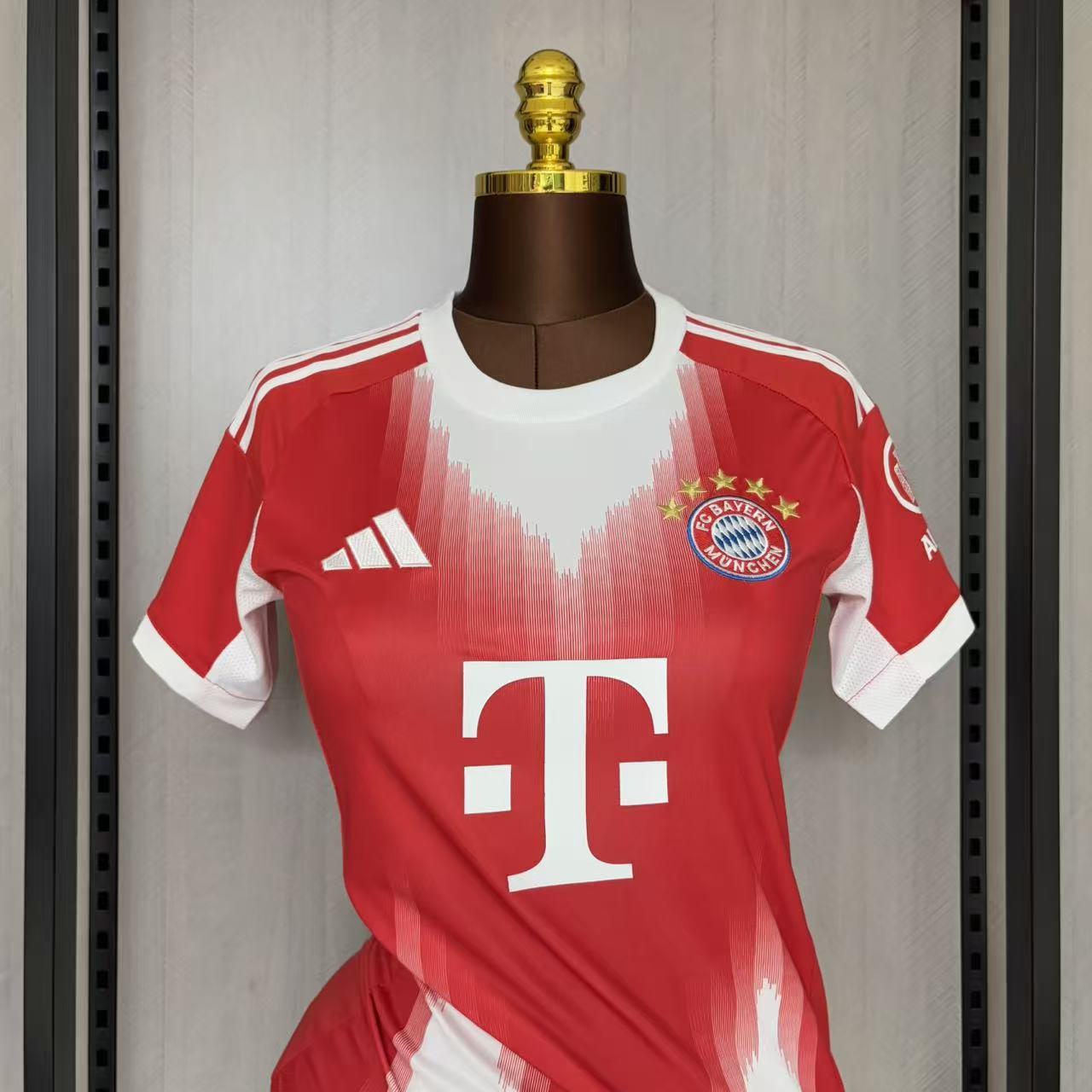 Women's 2025/26 Bayern Munich Home Jersey