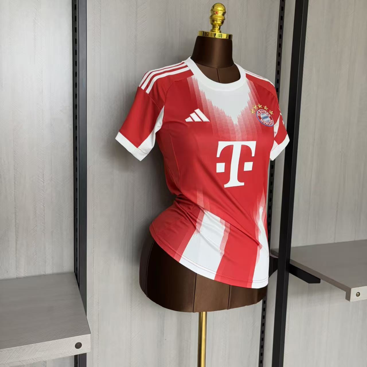 Women's 2025/26 Bayern Munich Home Jersey