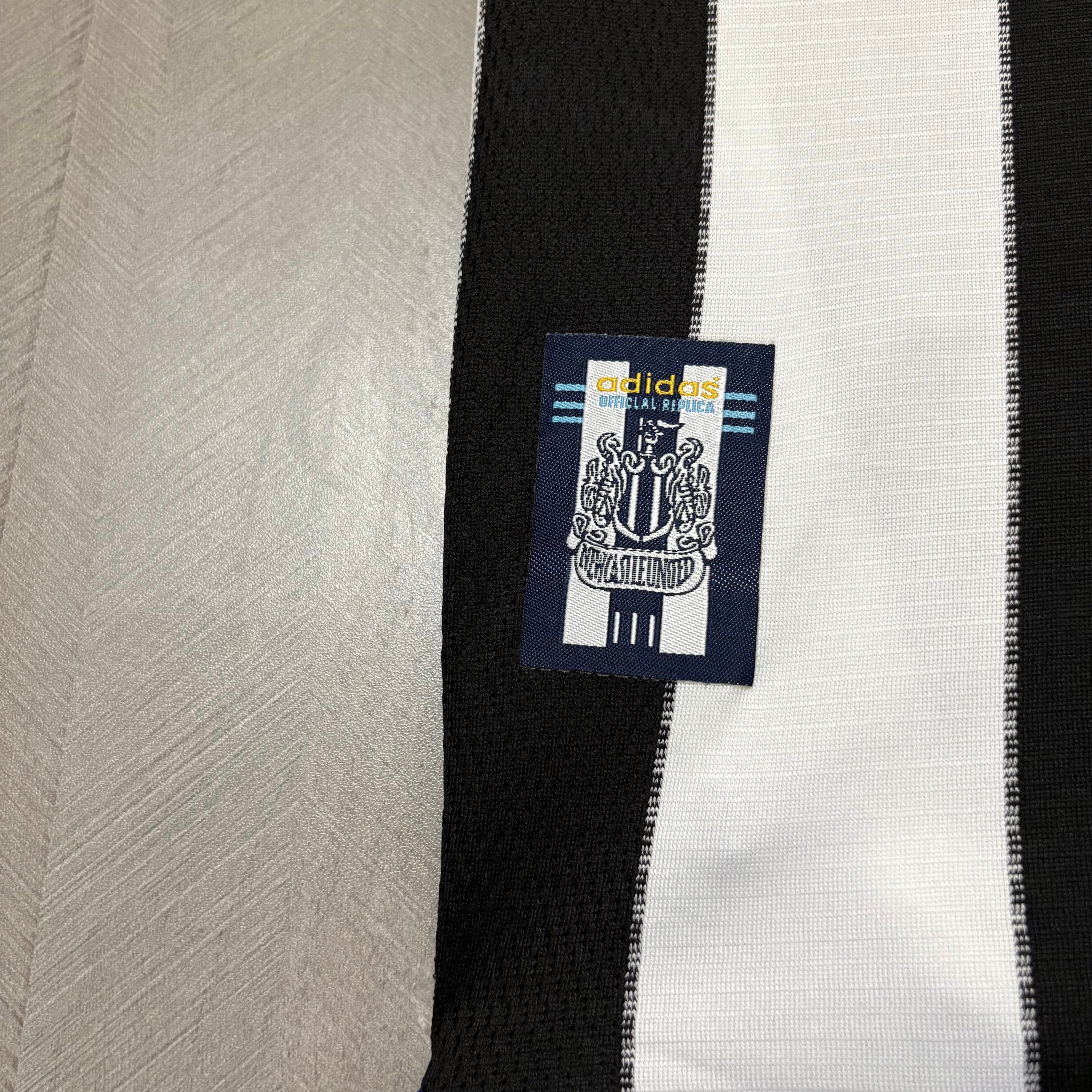 Retro Newcastle 2000/01 Home Jersey