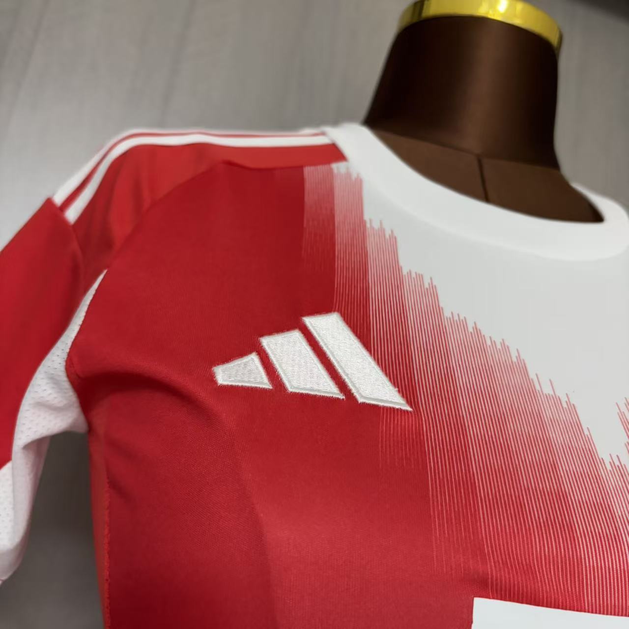 Women's 2025/26 Bayern Munich Home Jersey