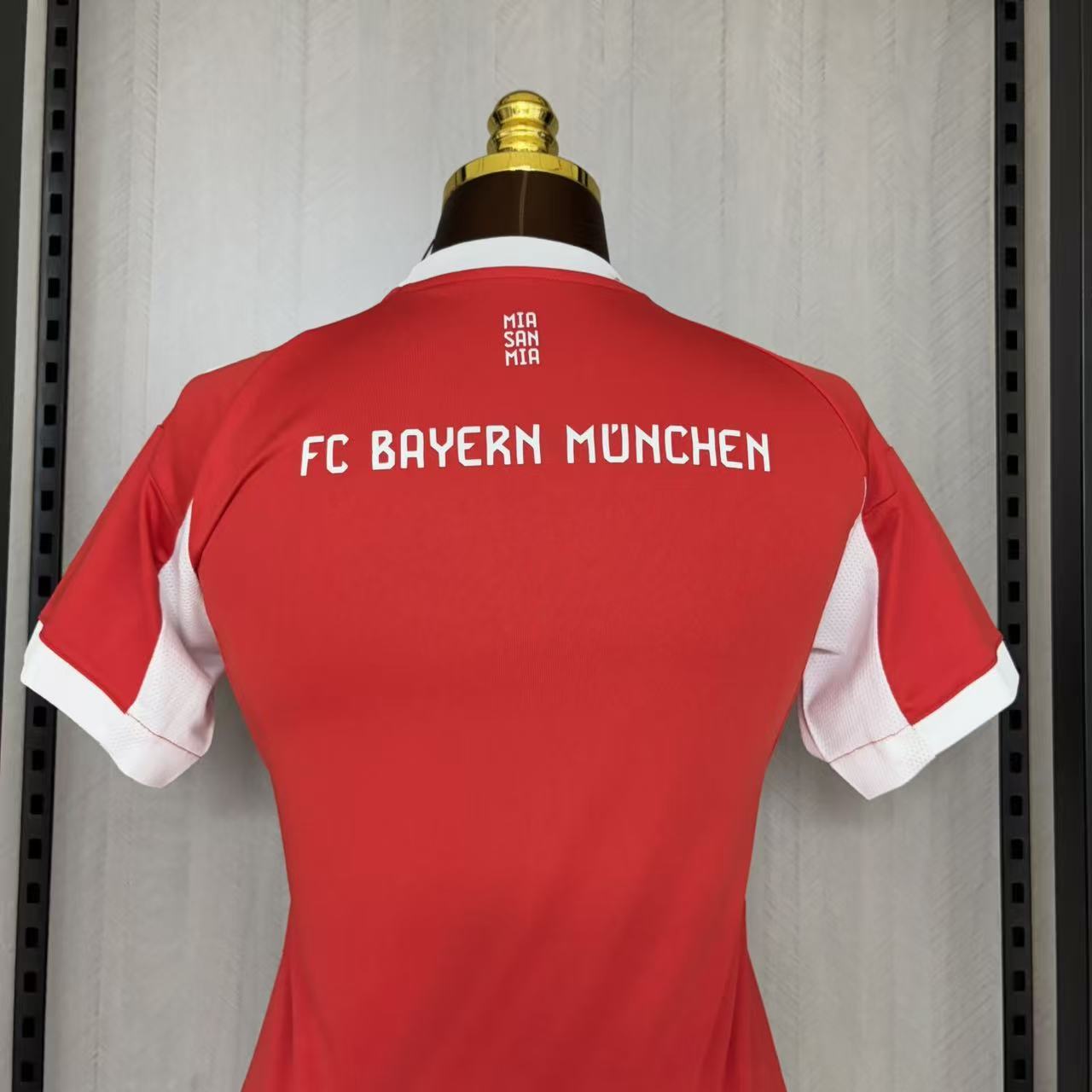 Women's 2025/26 Bayern Munich Home Jersey