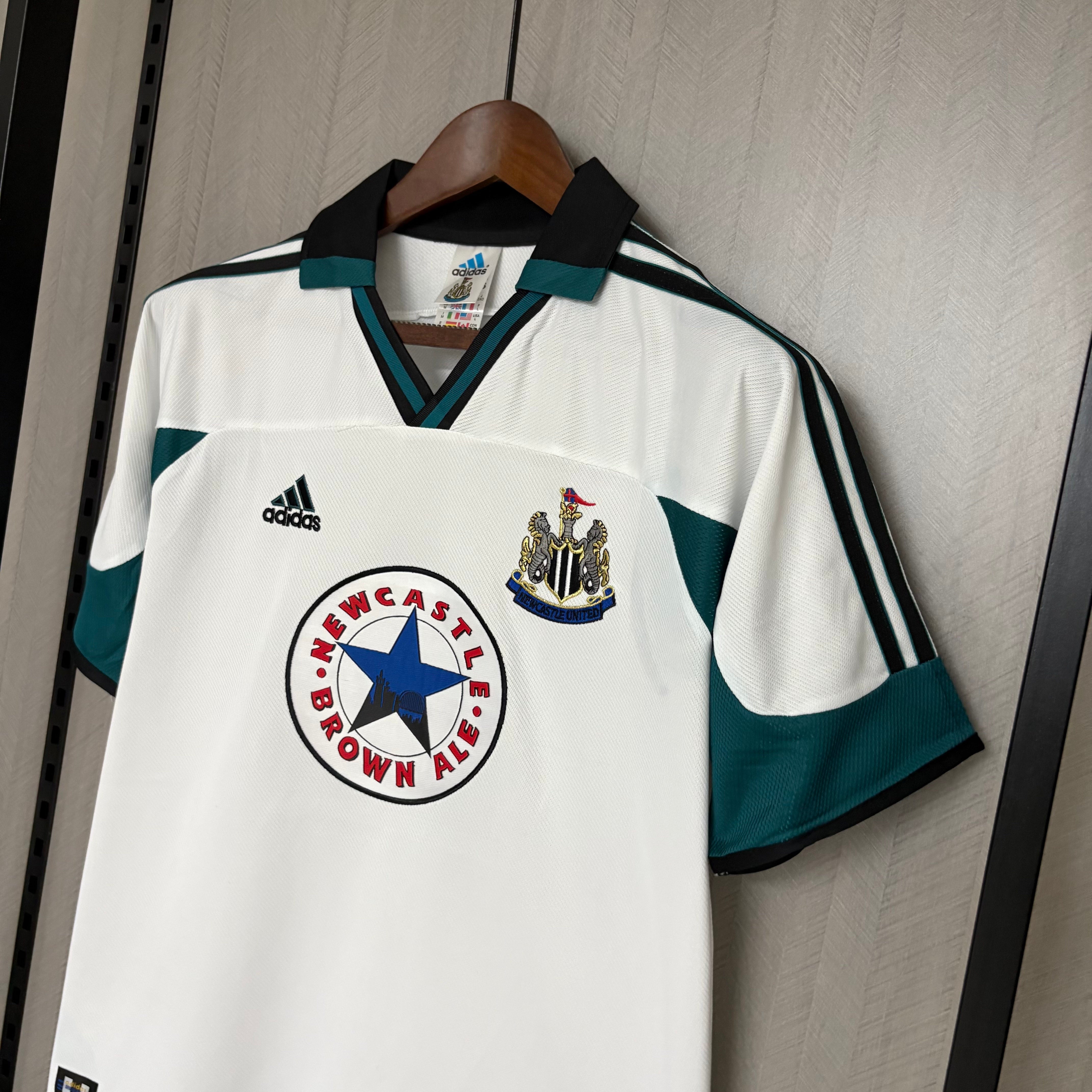 Retro Newcastle 1999/00 Away Jersey