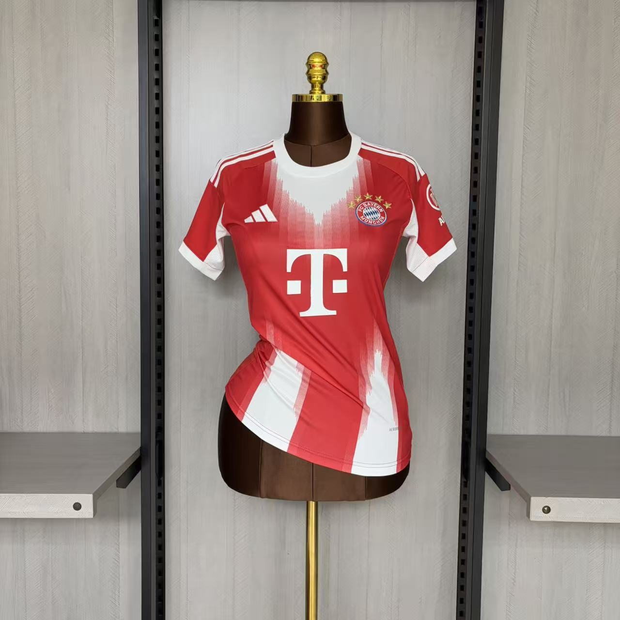 Women's 2025/26 Bayern Munich Home Jersey