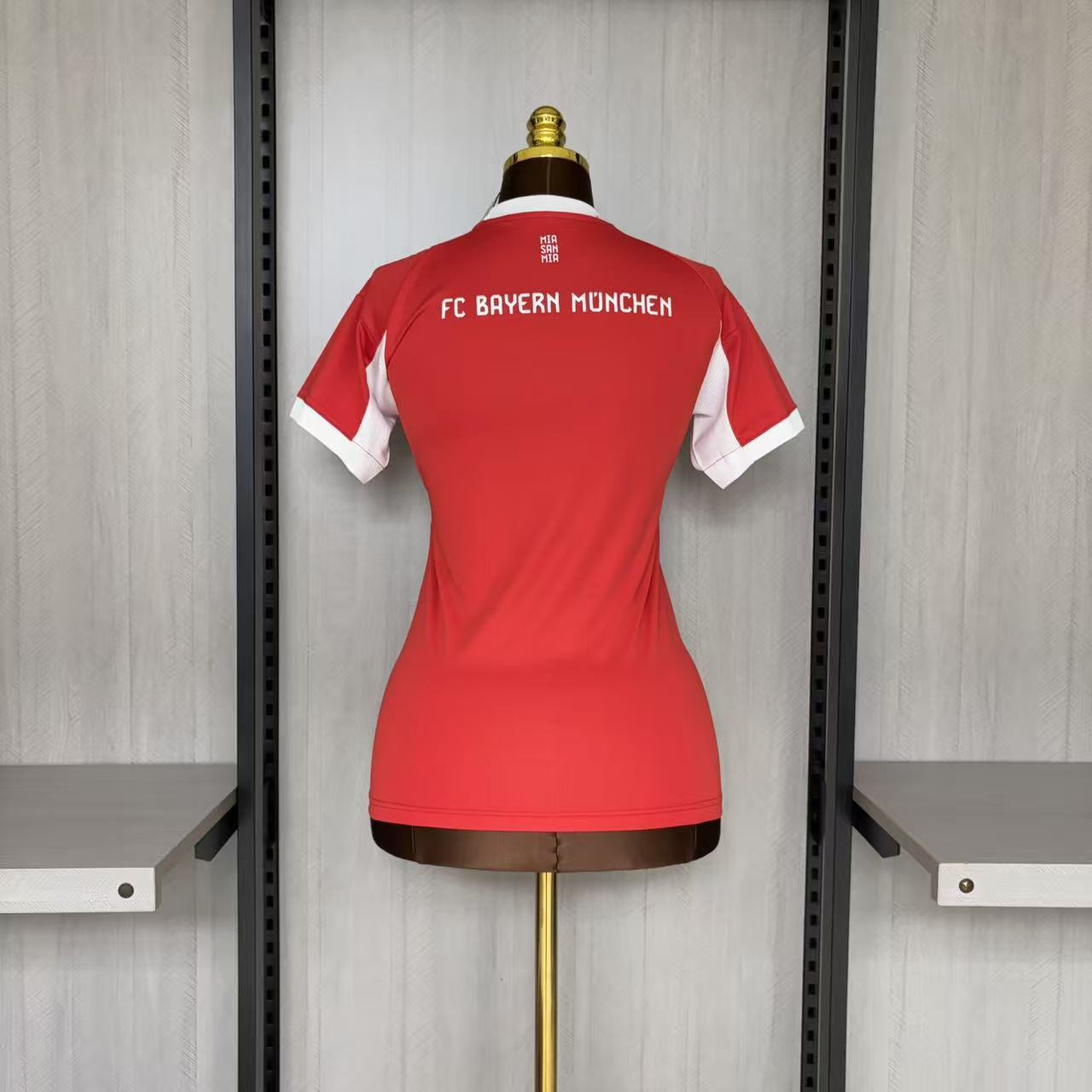 Women's 2025/26 Bayern Munich Home Jersey