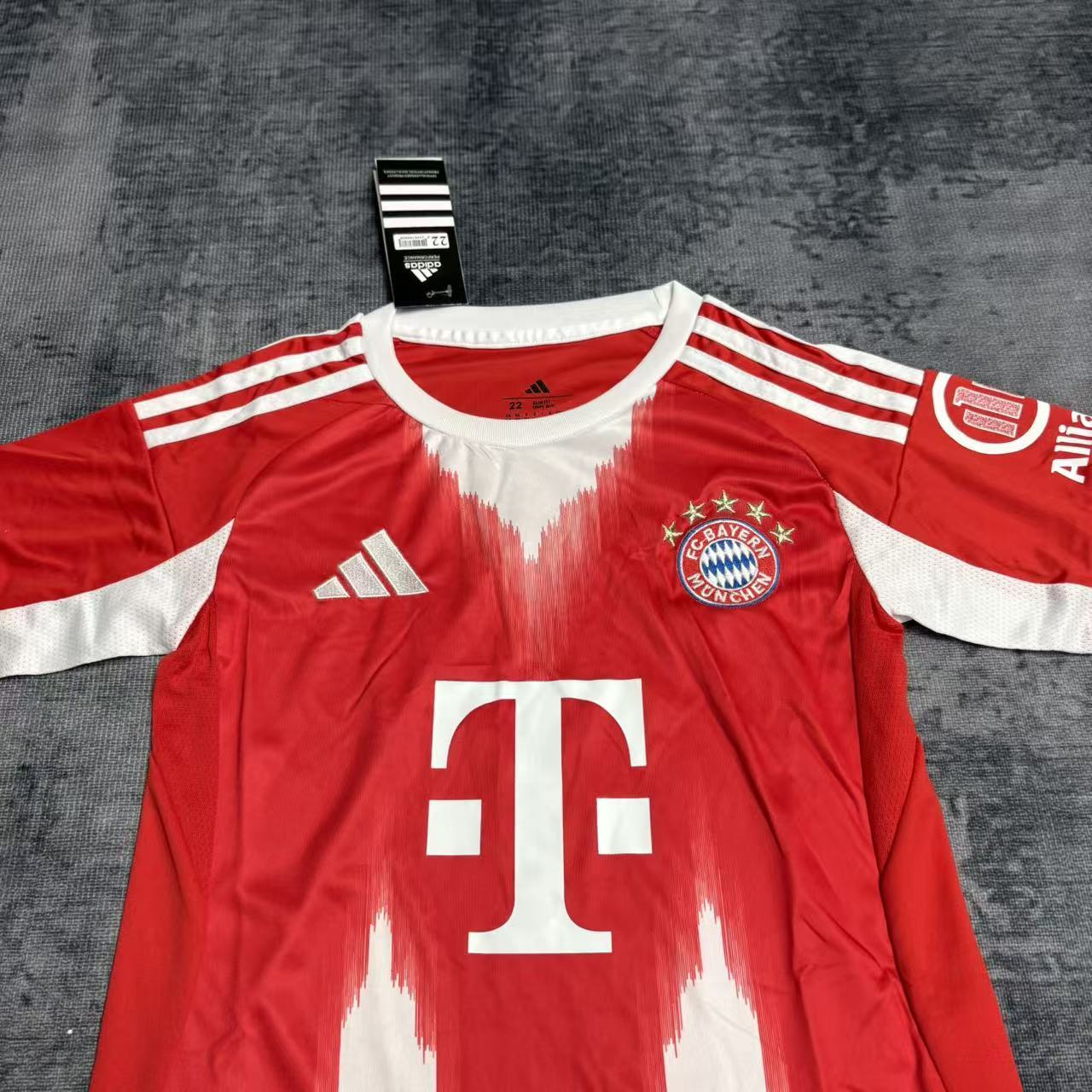 Kids 2025/26 Bayern Munich Home Jersey