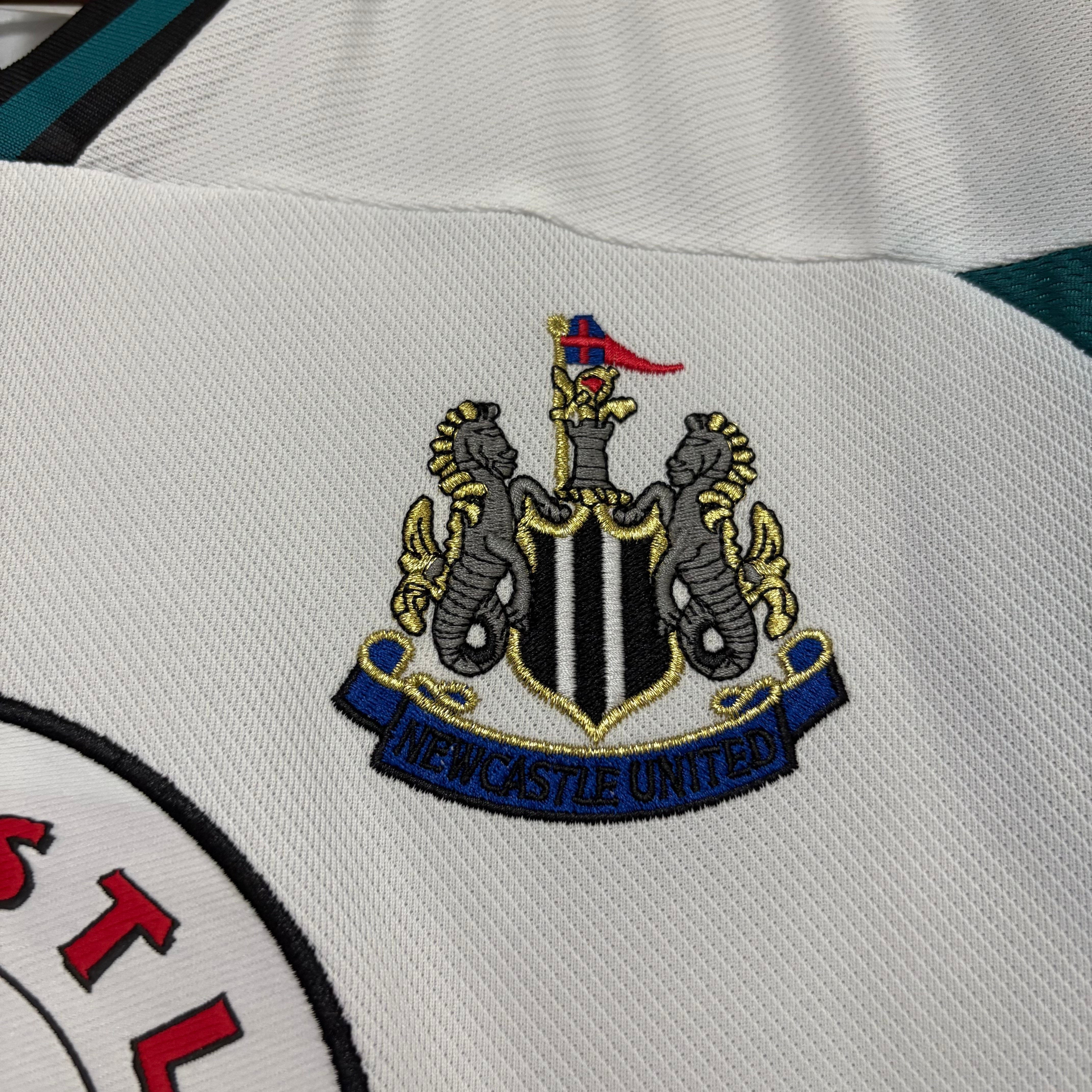 Retro Newcastle 1999/00 Away Jersey