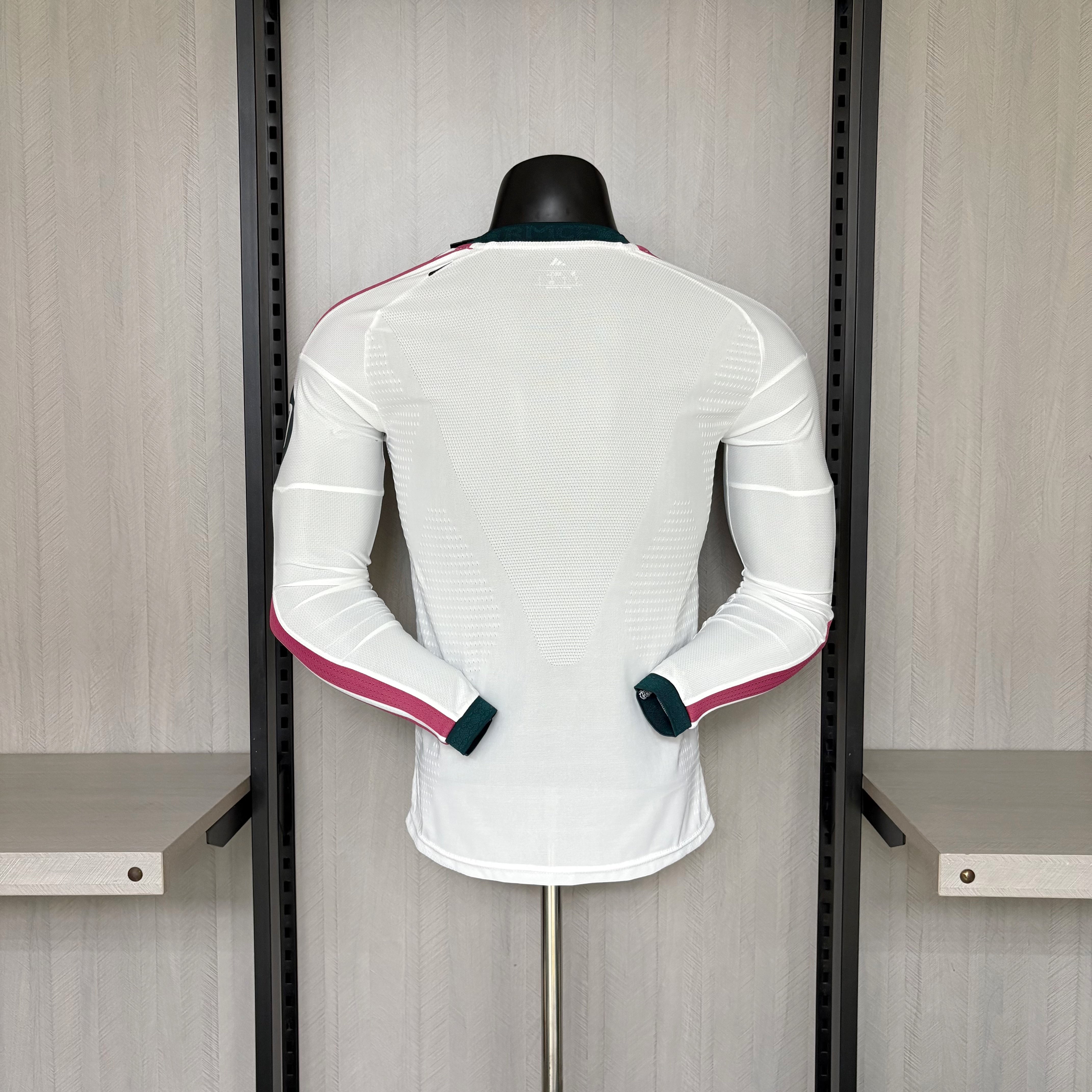 Player version long-sleeved 2026/27 Real Madrid home jersey