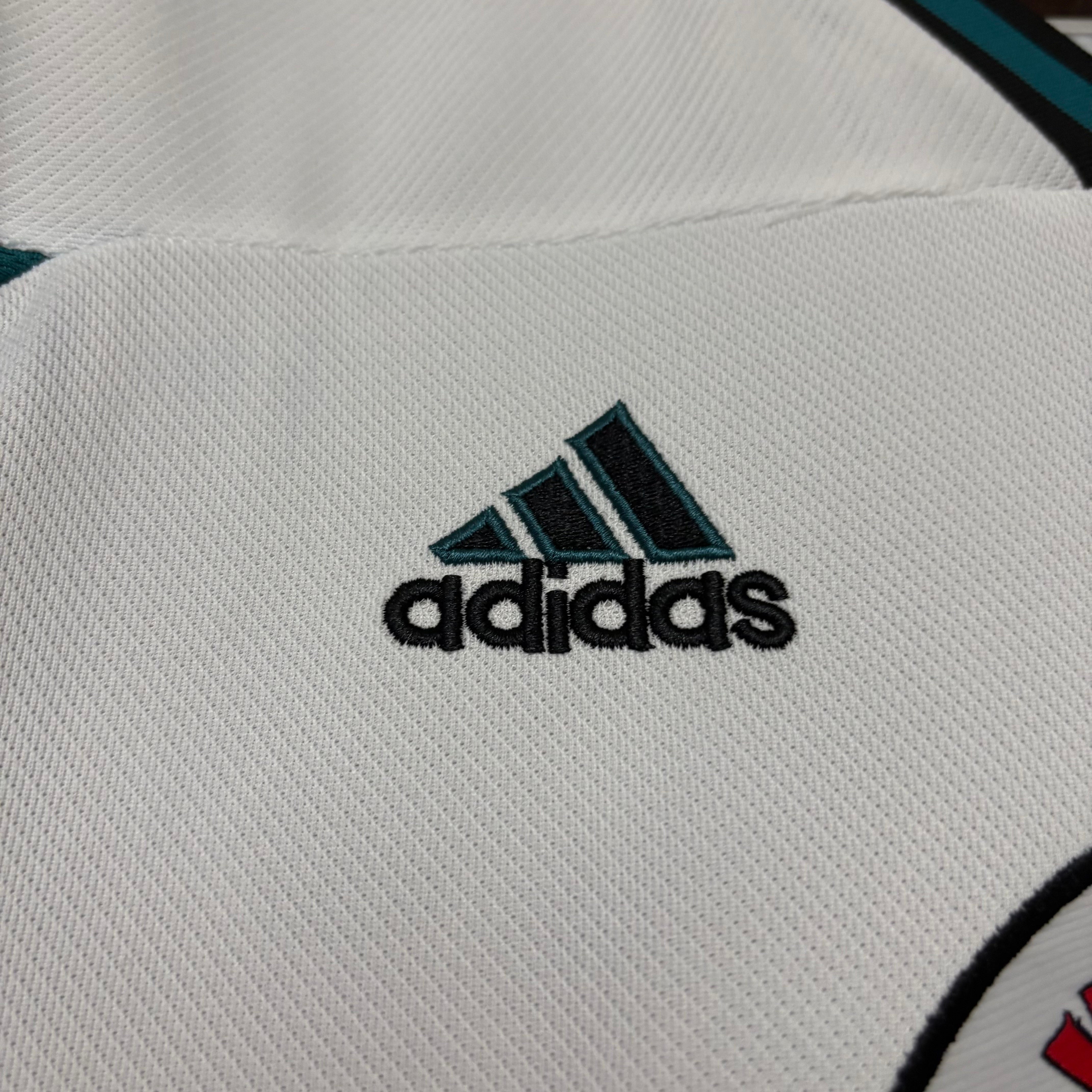 Retro Newcastle 1999/00 Away Jersey