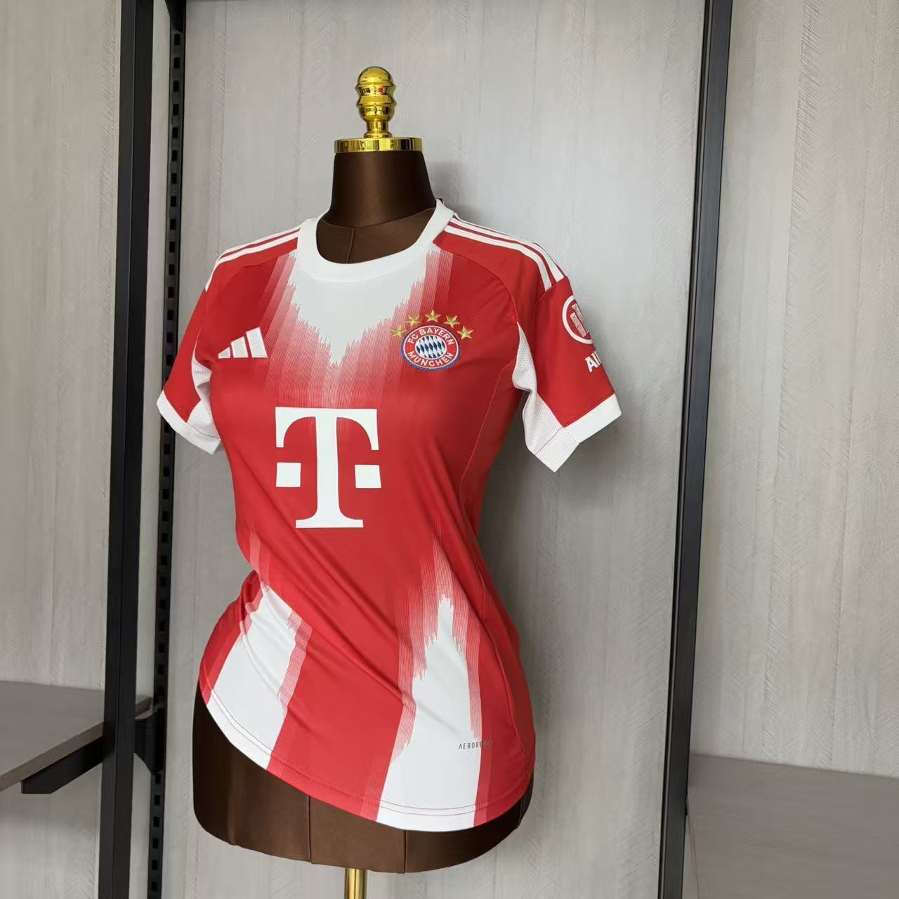 Women's 2025/26 Bayern Munich Home Jersey