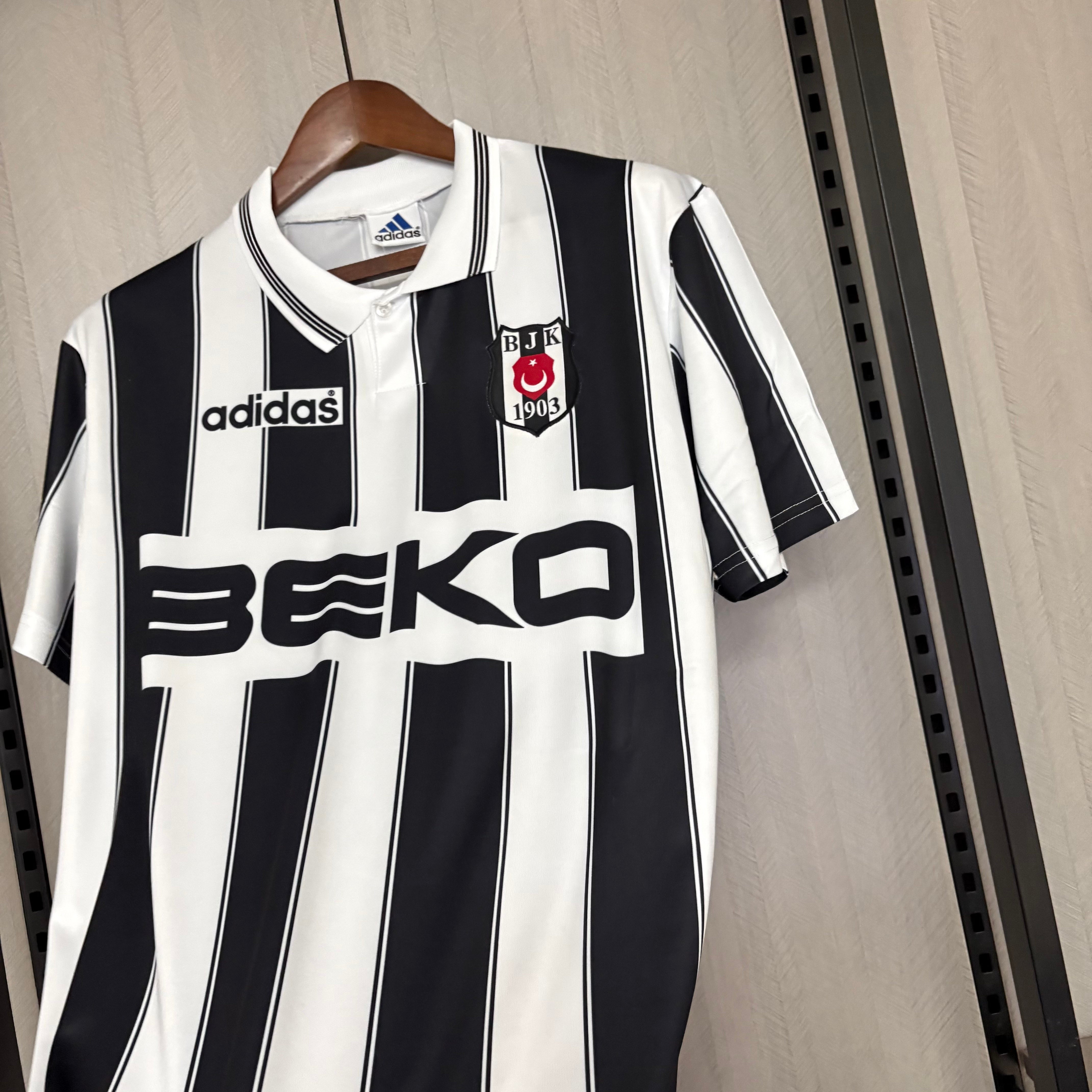 Retro Besiktas 1996/97 Away Jersey