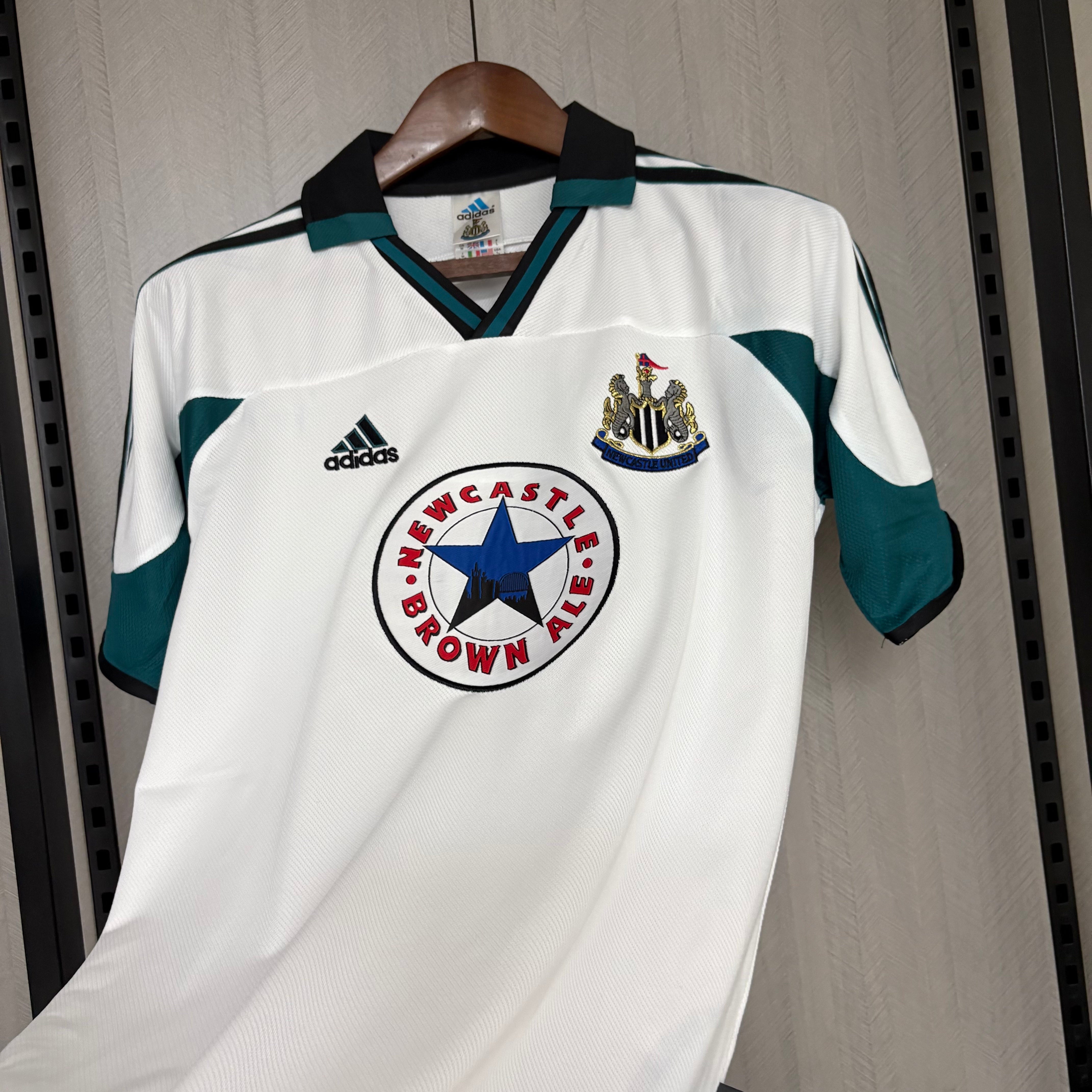 Retro Newcastle 1999/00 Away Jersey