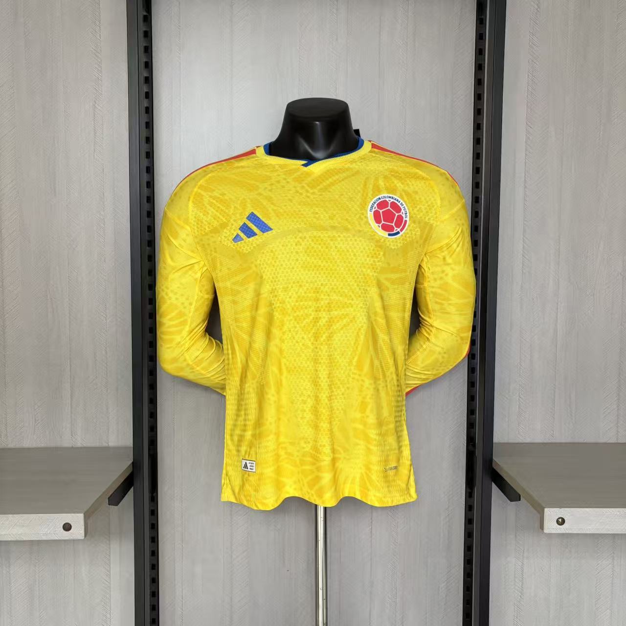 Player version long-sleeved 2026 Colombia home jersey