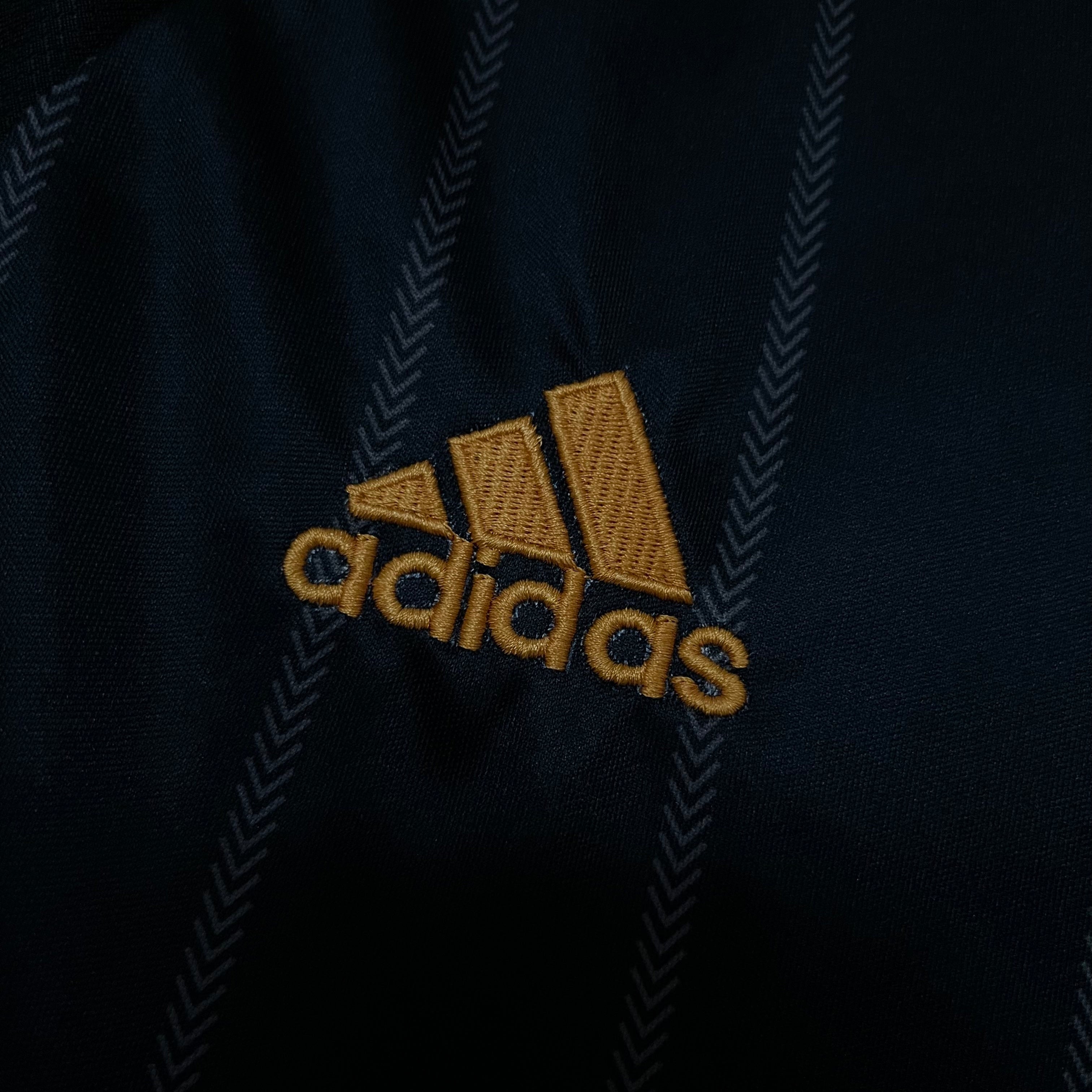 Retro Chelsea 2010/11 away jersey