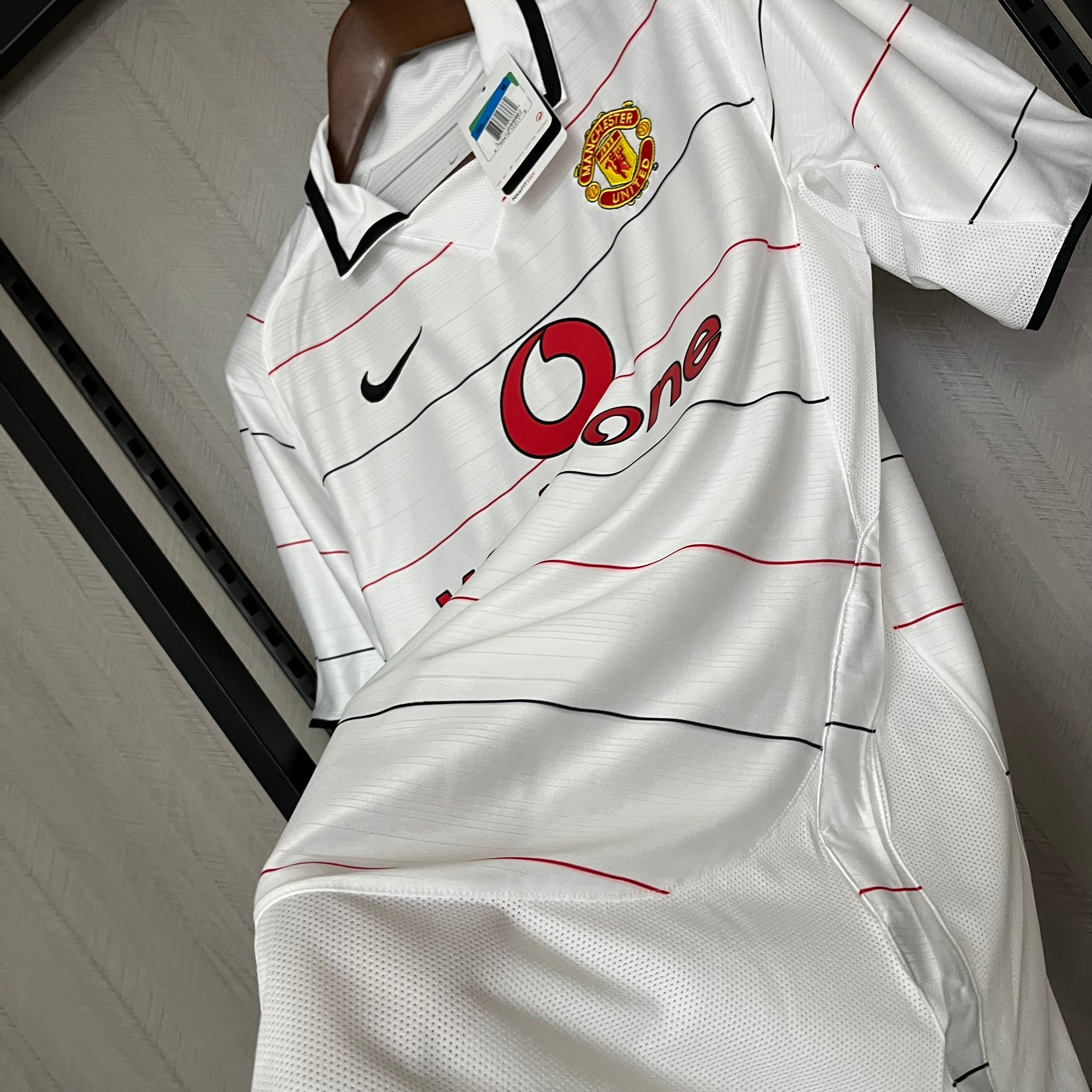 Retro M-U2004/06 away jersey